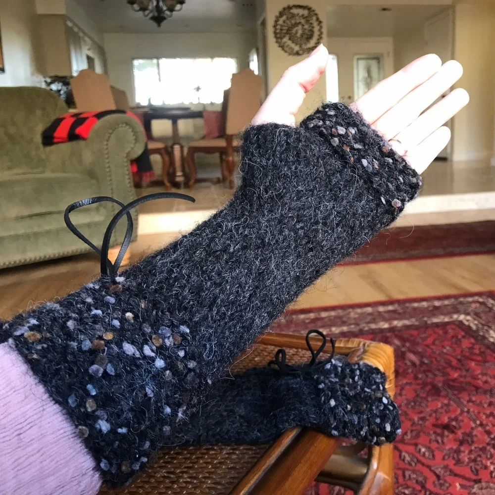 🎉H-P🎉Artisan Suede Ribbon Corset Style Charcoal Fingerless Gloves Goth Victor…